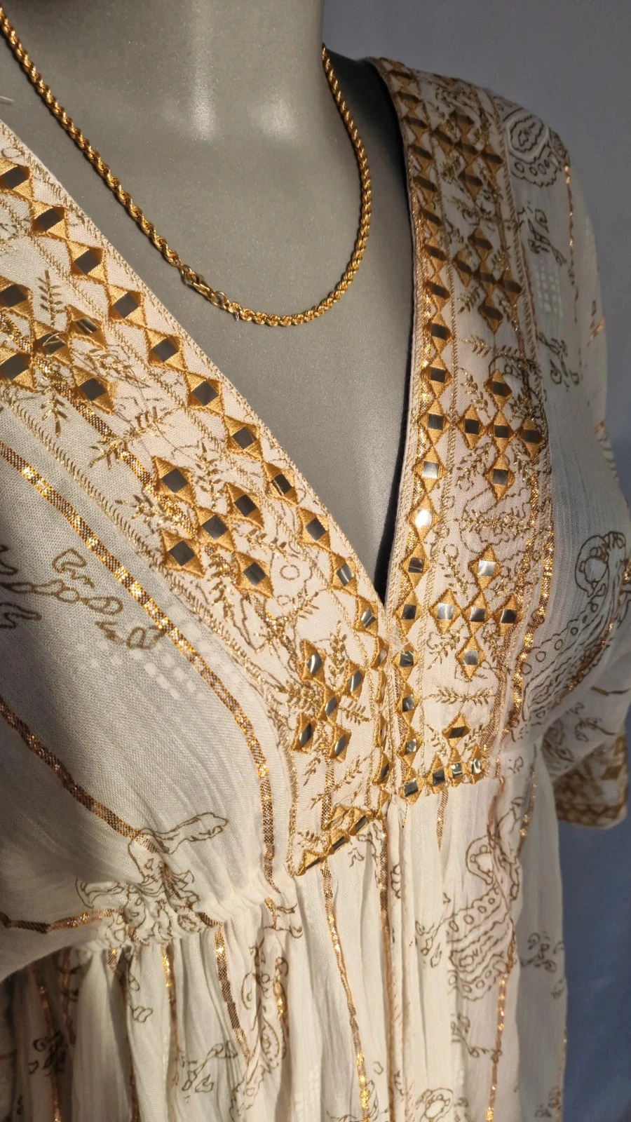 Robe bohème blanche et dorée – détails brodés – taille 36/38 – photo 5